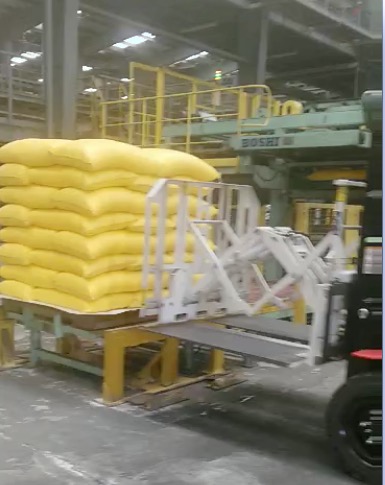 രാസവളം കൈകാര്യം ചെയ്യുന്നതിൽ ഫോർക്ക്ലിഫ്റ്റ് പുൾ പുഷ് അറ്റാച്ചുമെന്റ് ഉപയോഗം